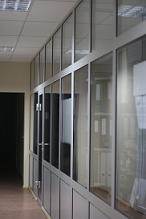 Alumīnija durvis, alumīnija starpsiena